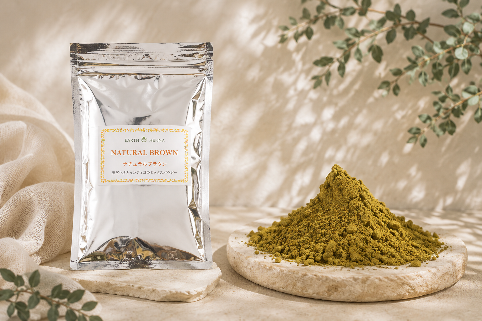 EARTH HENNA ナチュラルブラウンの商品パッケージとパウダー